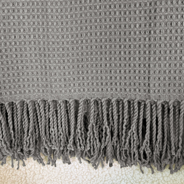 Žakárová Prikrývka Alta S Brmbolcami Vaflová Štruktúra Sivá 200x220 cm