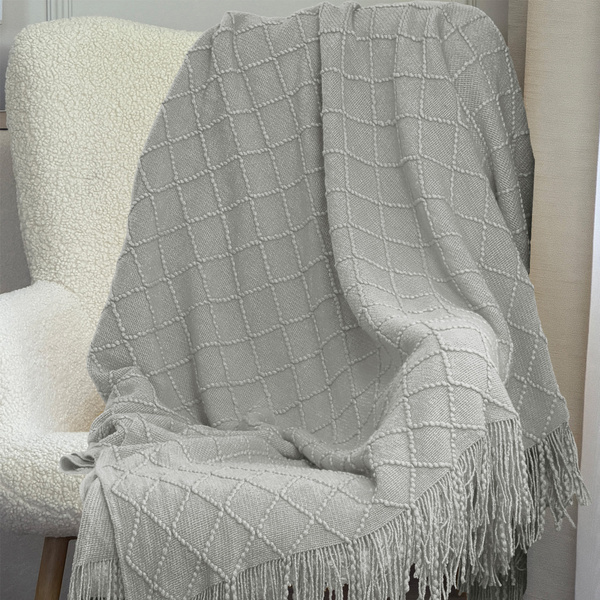 Deka Žakárová So Strapcami Neria Svetlosivý 150x200 cm