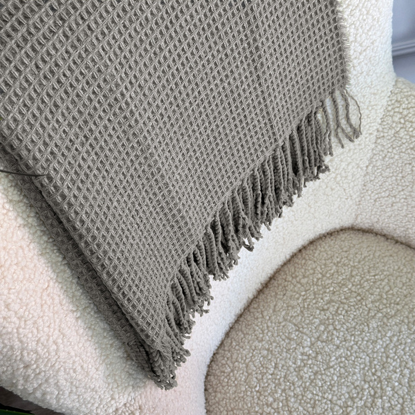 Žakárová Prikrývka Alta S Brmbolcami Vaflová Štruktúra Sivá 200x220 cm